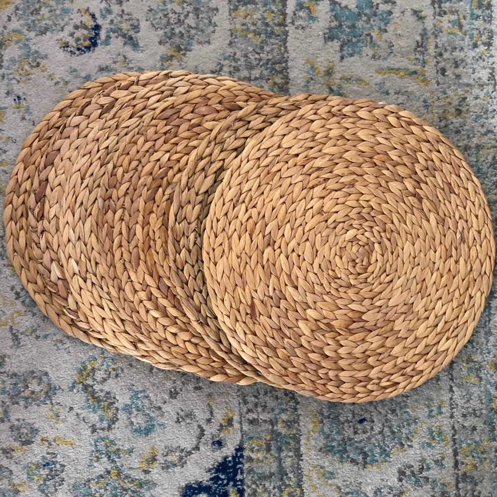 NWOT 6 Ratan Decorative Placemats (sold as set)